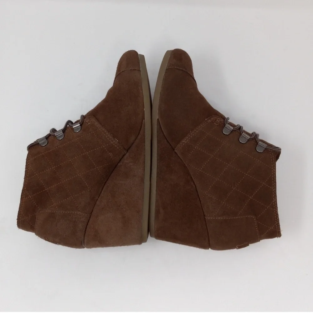 TOMS Shearling Lining Desert Suede Wedge Bootie size 8.5 Chestnut Brown EUC